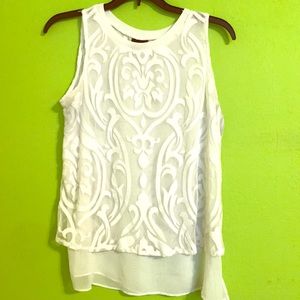 Women’s sleeveless lace shirt